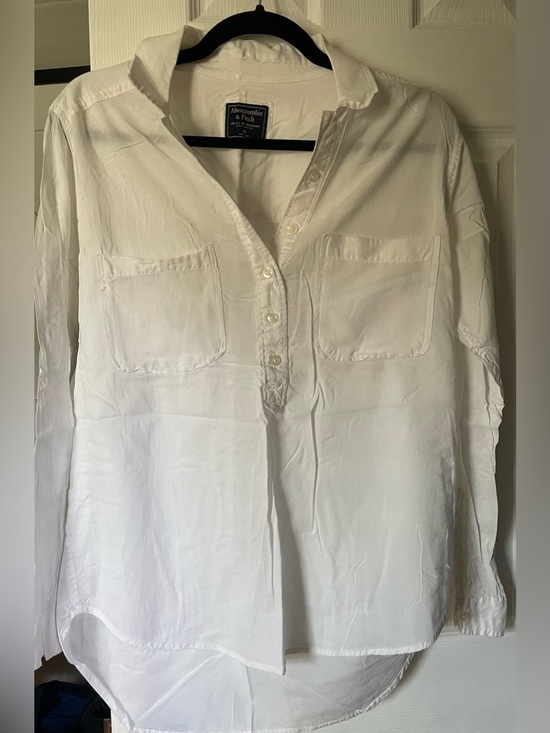 Abercrombie & Fitch Tops - Abercrombie & Fitch Women’s White Shirt with buttons (Med)